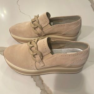 Dolce Vita Jhenee Dune Suede shoes